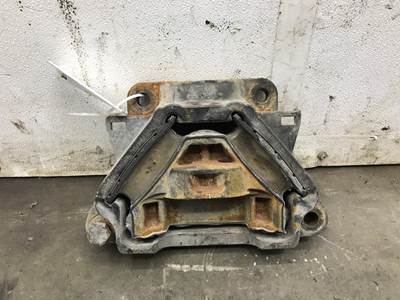 Detroit DD13 Engine Mount for a Western Star 5700