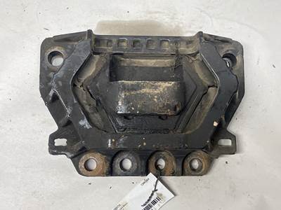 Detroit DD13 Engine Mount for a Freightliner Cascadia