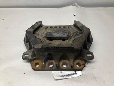 Detroit DD13 Engine Mount for a Freightliner Cascadia
