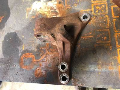 Detroit DD15 Engine Mount for a Freightliner Cascadia