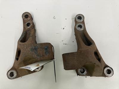 Detroit DD15 Engine Mount for a Freightliner Cascadia