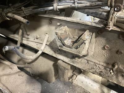 Detroit Series 60 12.7L Engine Mount for a International 9400