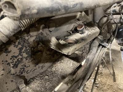 Detroit Series 60 12.7L Engine Mount for a Freightliner FLD120