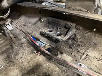 Detroit Series 60 12.7L Engine Mount for a Freightliner FLD120