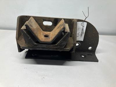 International MaxxForce 13 Engine Mount for a International Prostar