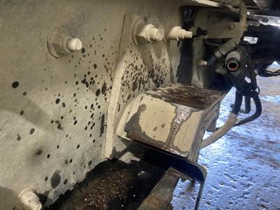 Paccar PX-9 Engine Mount for a Kenworth T370