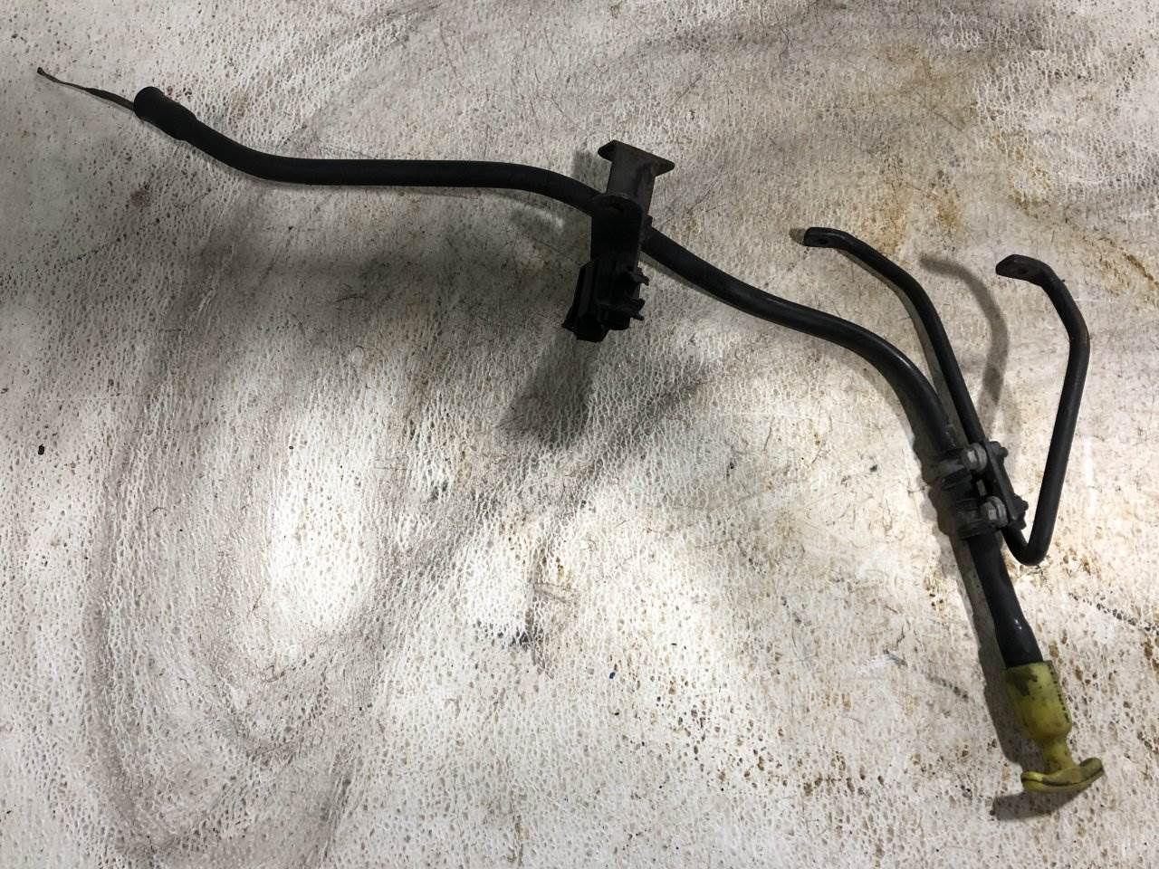 2014 Detroit DD15 Engine Oil Dipstick for a Freightliner Cascadia For