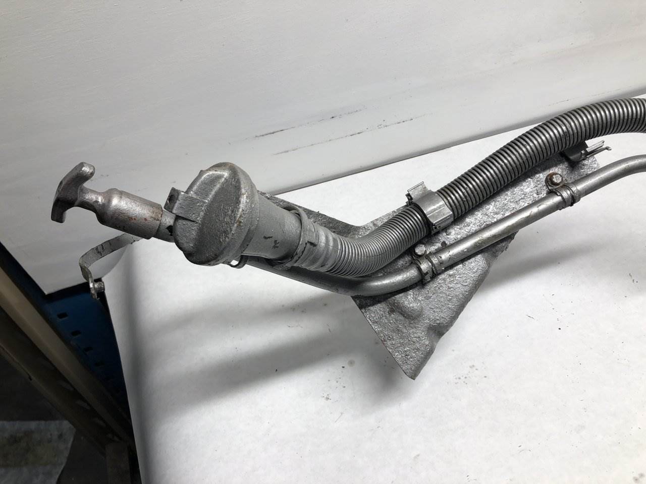 2007 MercedesBenz MBE 4000 Engine Oil Dipstick for a Sterling L9501