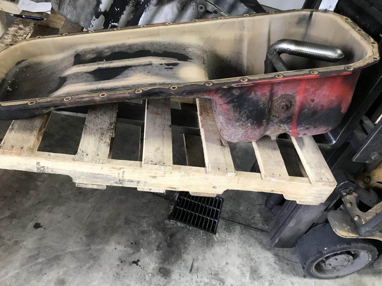 2006 Cummins ISX Engine Oil Pan for a Volvo VNL For Sale Winimac, IN