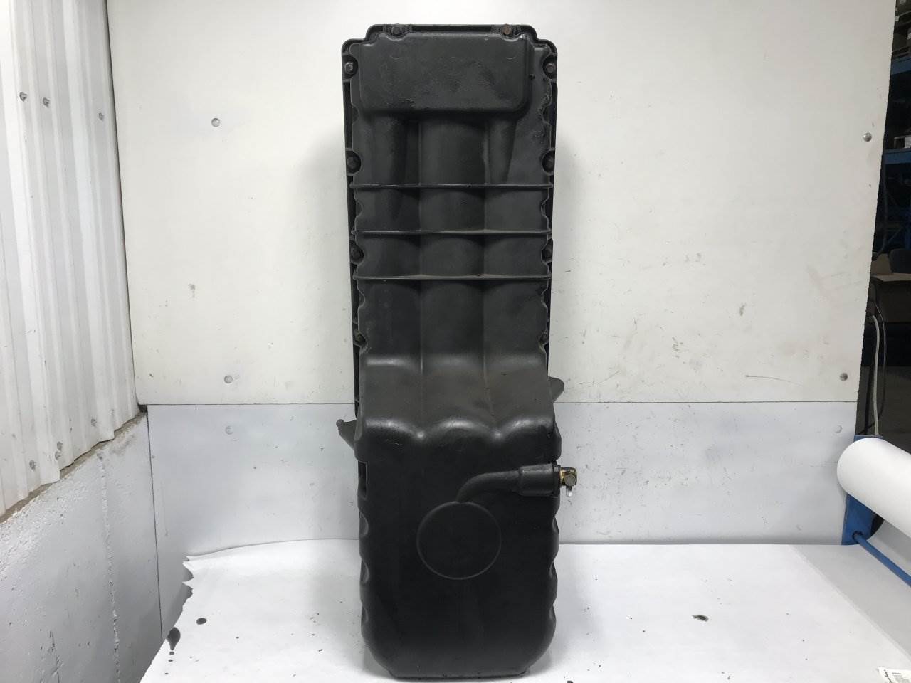 2011 Detroit DD13 Engine Oil Pan for a Freightliner Cascadia For Sale