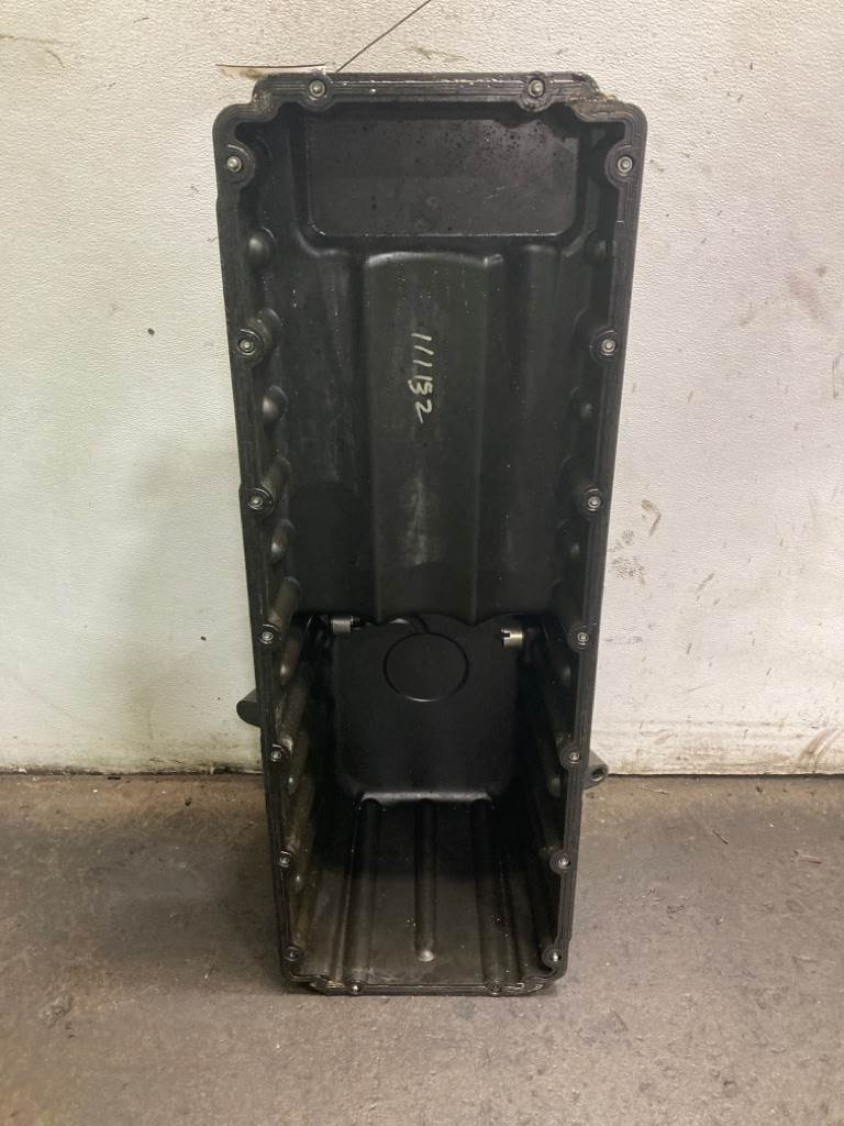2014 Detroit DD13 Engine Oil Pan for a Freightliner Cascadia For Sale