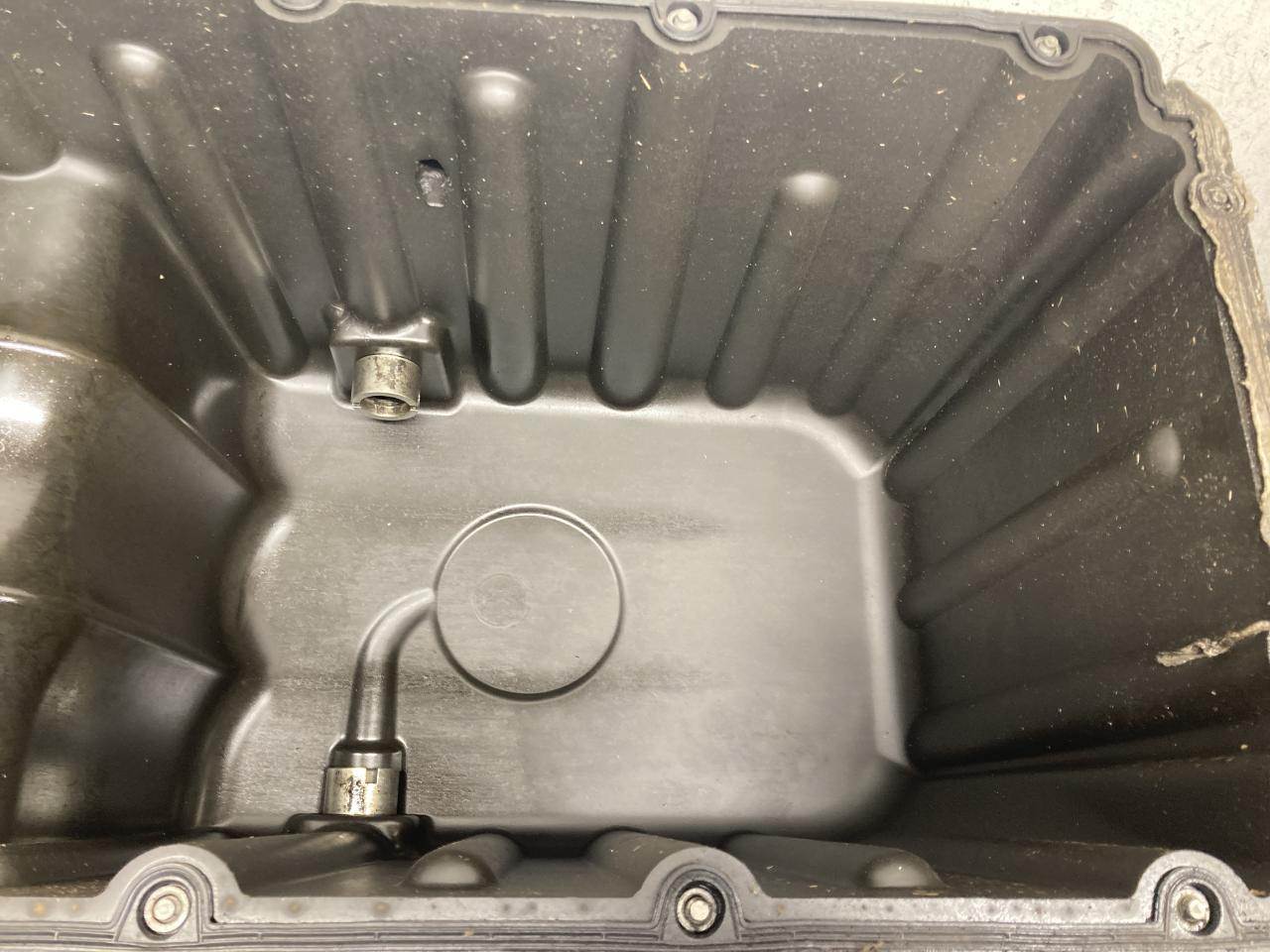 2014 Detroit DD13 Engine Oil Pan for a Freightliner Cascadia For Sale