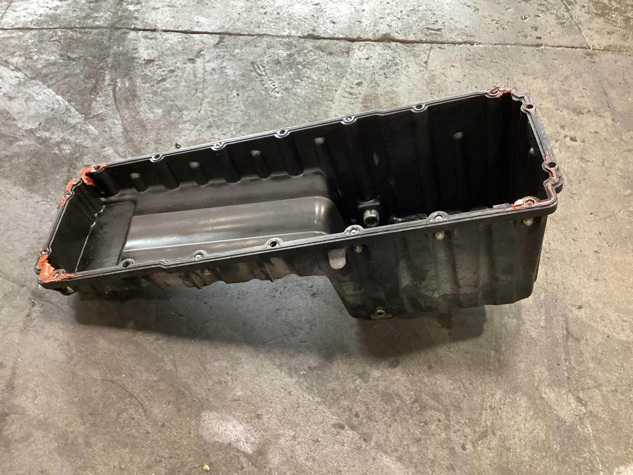 2013 Detroit DD13 Engine Oil Pan for a Freightliner Cascadia For Sale