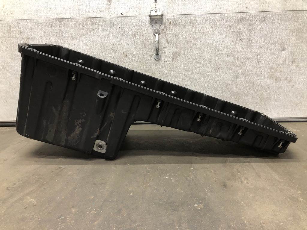 2016 Detroit DD15 Engine Oil Pan for a Freightliner Cascadia For Sale