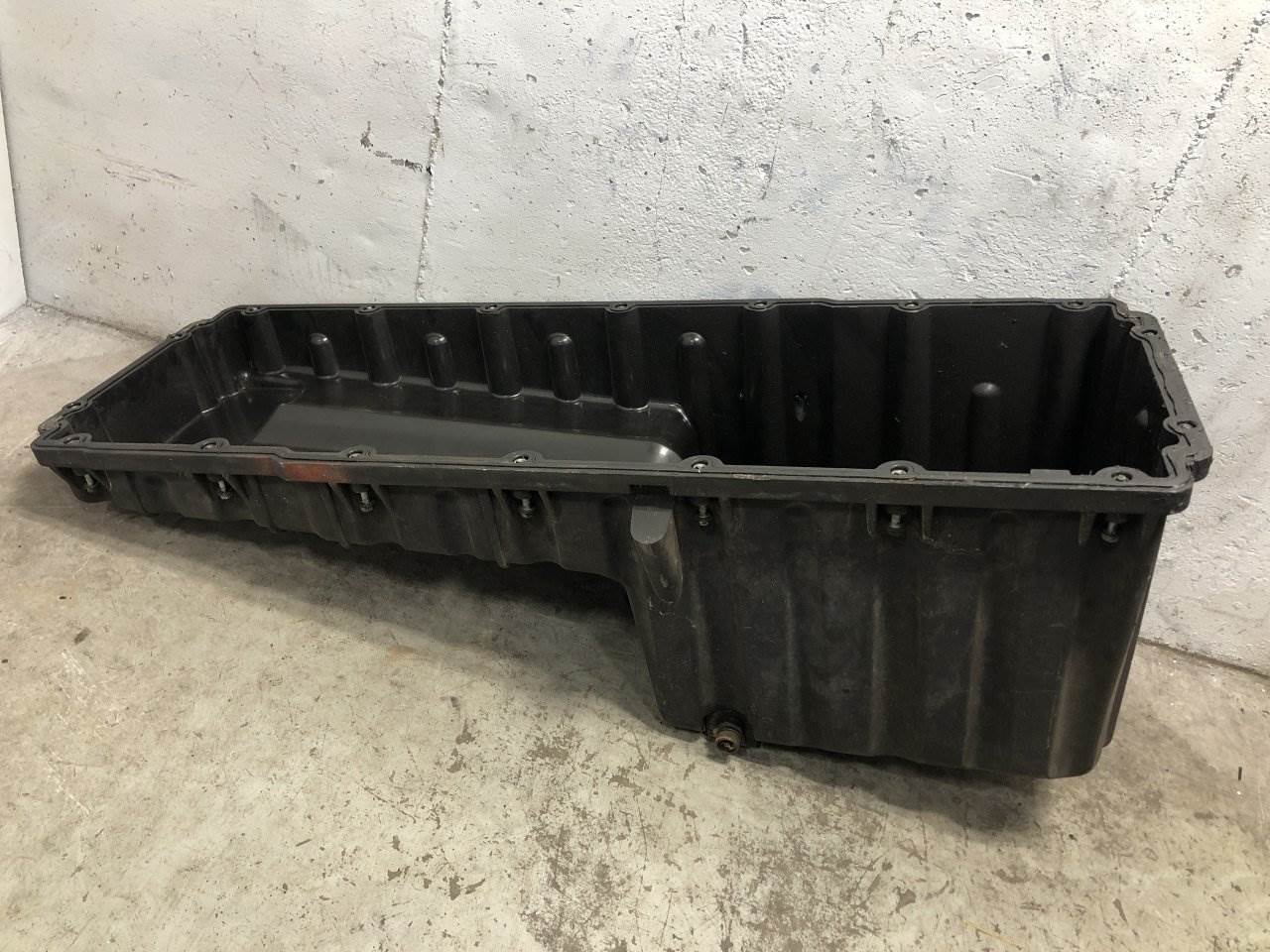 2016 Detroit DD15 Engine Oil Pan for a Freightliner Cascadia For Sale