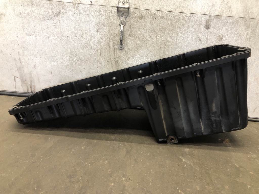 2012 Detroit DD15 Engine Oil Pan for a Freightliner Cascadia For Sale