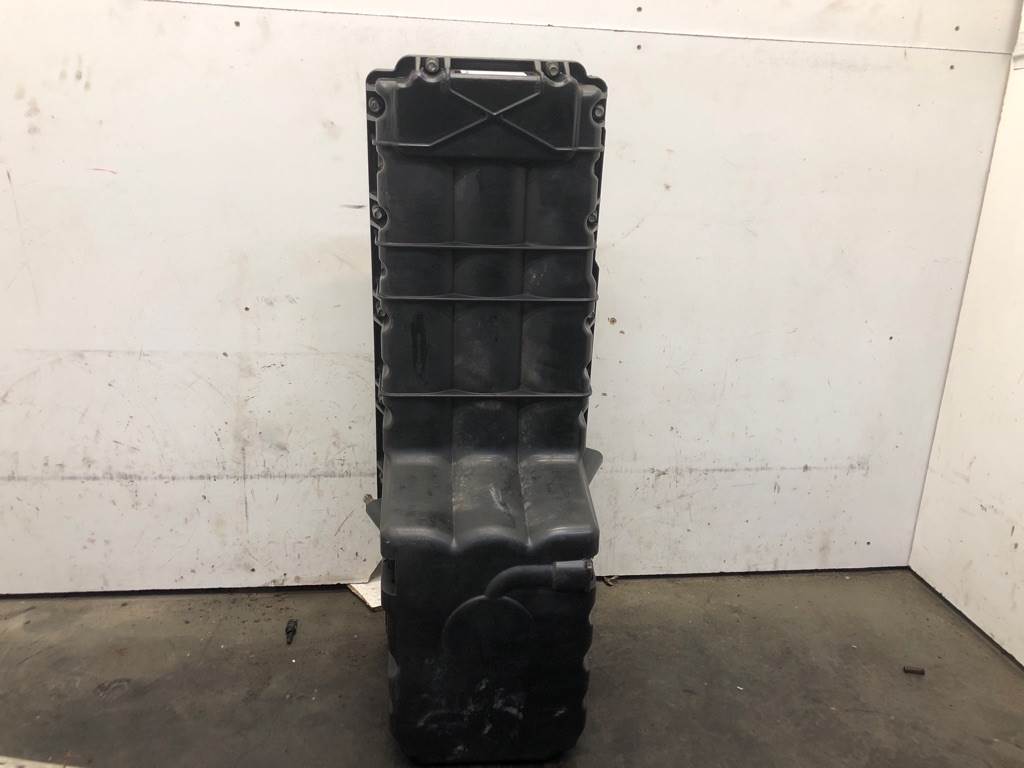 2015 Detroit DD15 Engine Oil Pan for a Freightliner Cascadia For Sale
