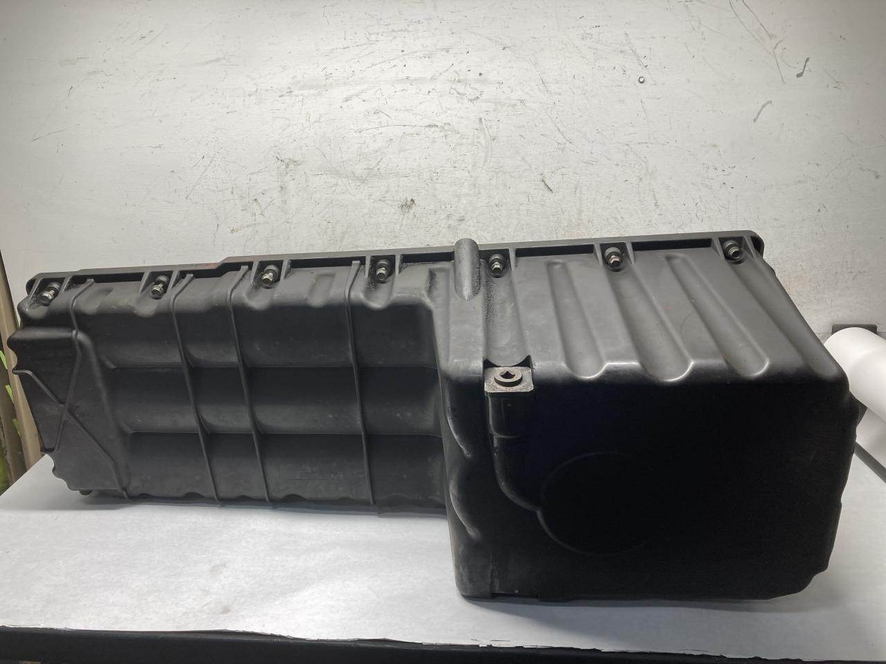 2016 Detroit DD15 Engine Oil Pan for a Freightliner Cascadia For Sale