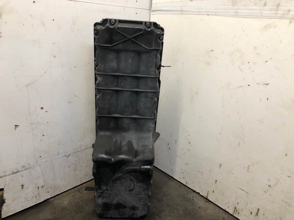 2013 Detroit DD15 Engine Oil Pan for a Freightliner Cascadia For Sale
