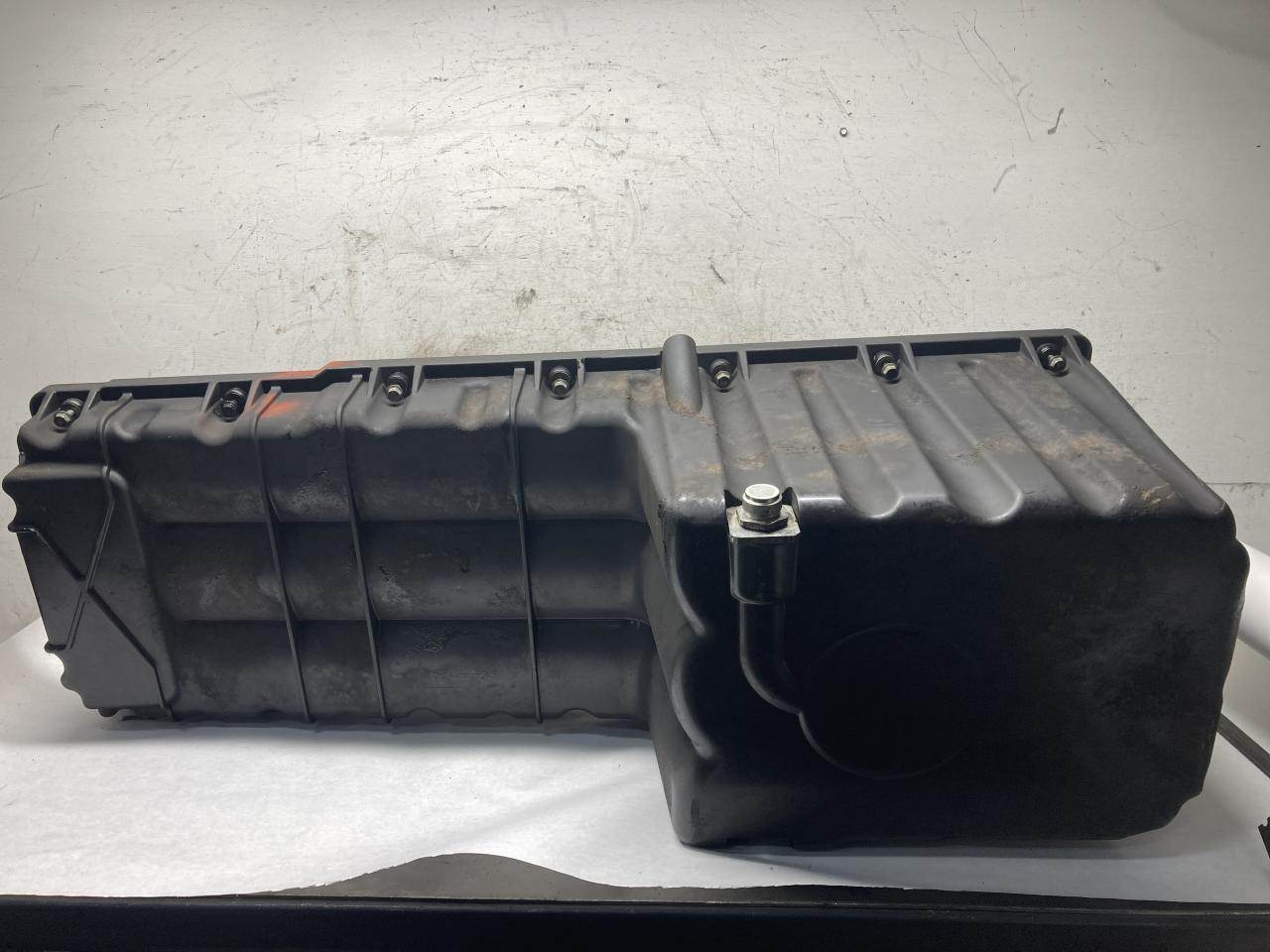 2015 Detroit DD15 Engine Oil Pan for a Freightliner Cascadia For Sale