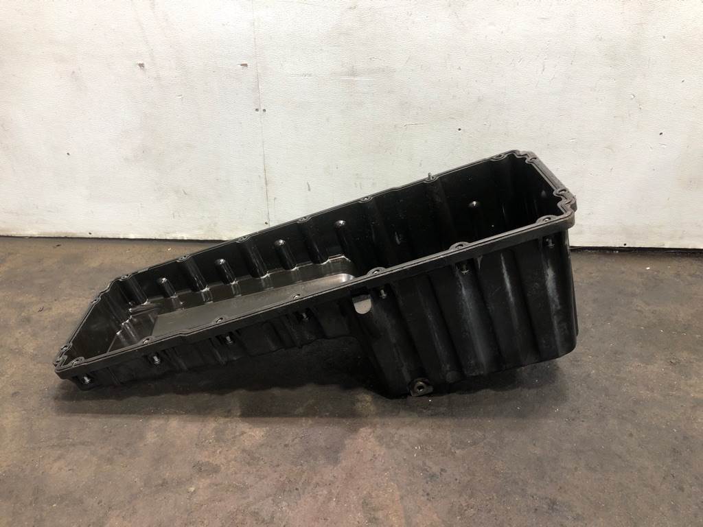 2013 Detroit DD15 Engine Oil Pan for a Freightliner Cascadia For Sale