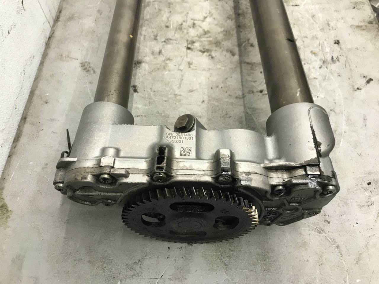 2015 Detroit DD15 Engine Oil Pump for a Freightliner Cascadia For Sale