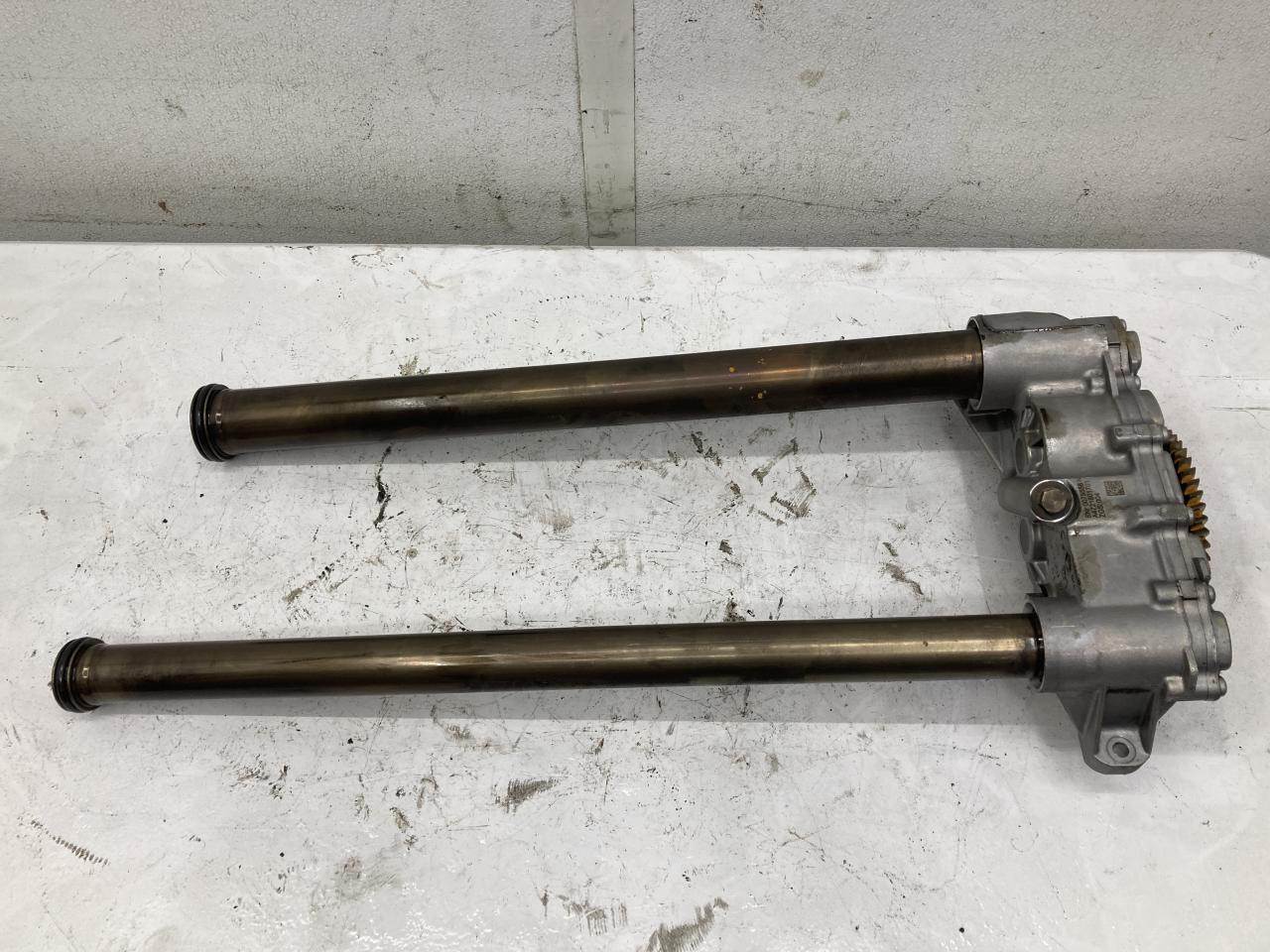 2013 Detroit DD15 Engine Oil Pump for a Freightliner Cascadia For Sale