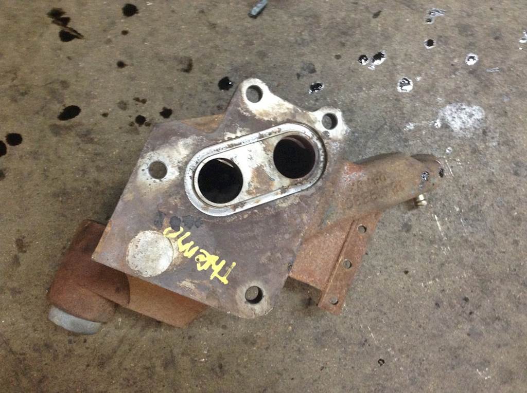 2005 International Dt466e Engine Thermostat Housing For A