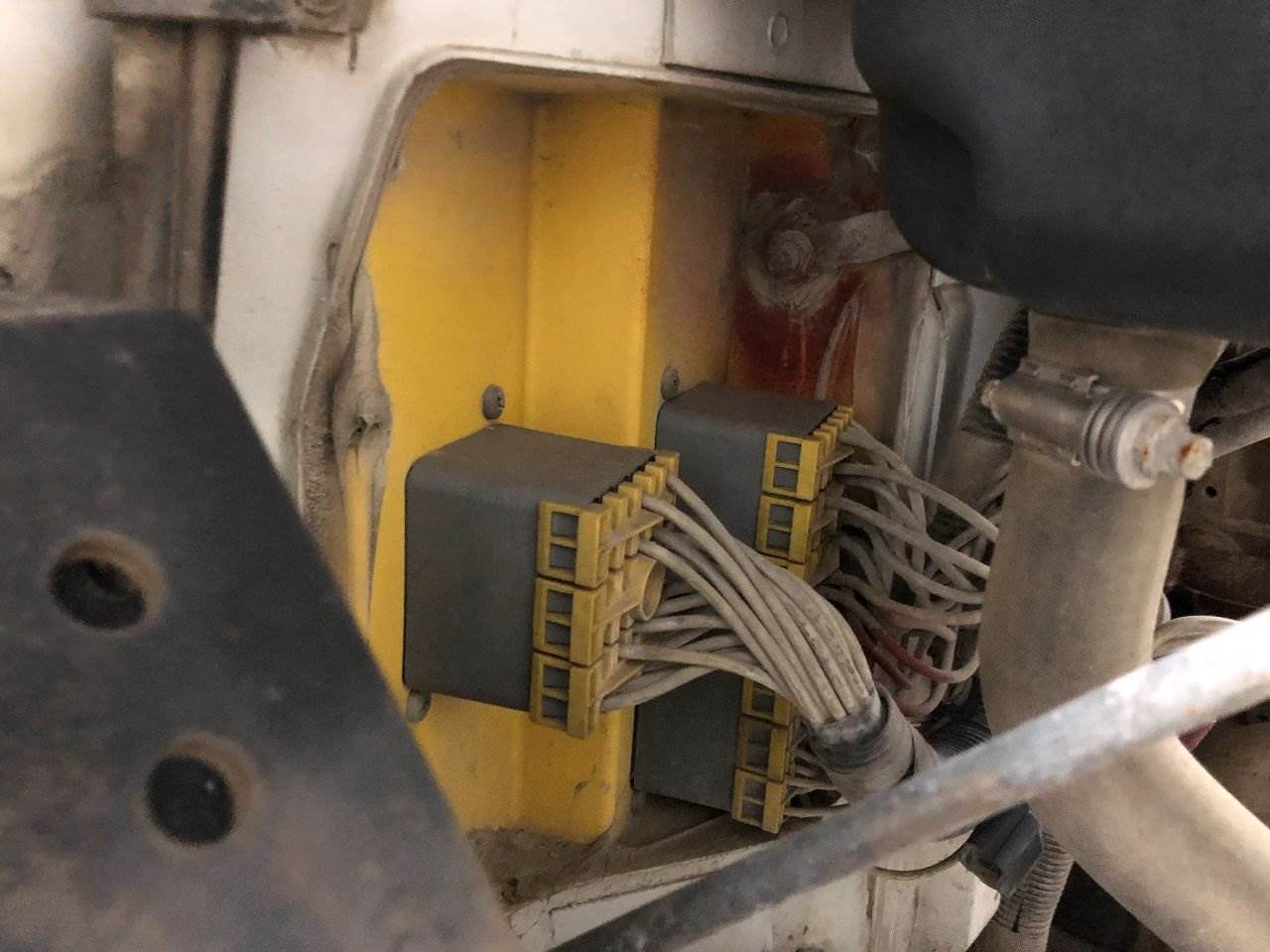 1999 Caterpillar 3126 Engine Wiring Harness for a Freightliner FL60 For