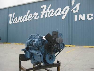 International DT466B Engine