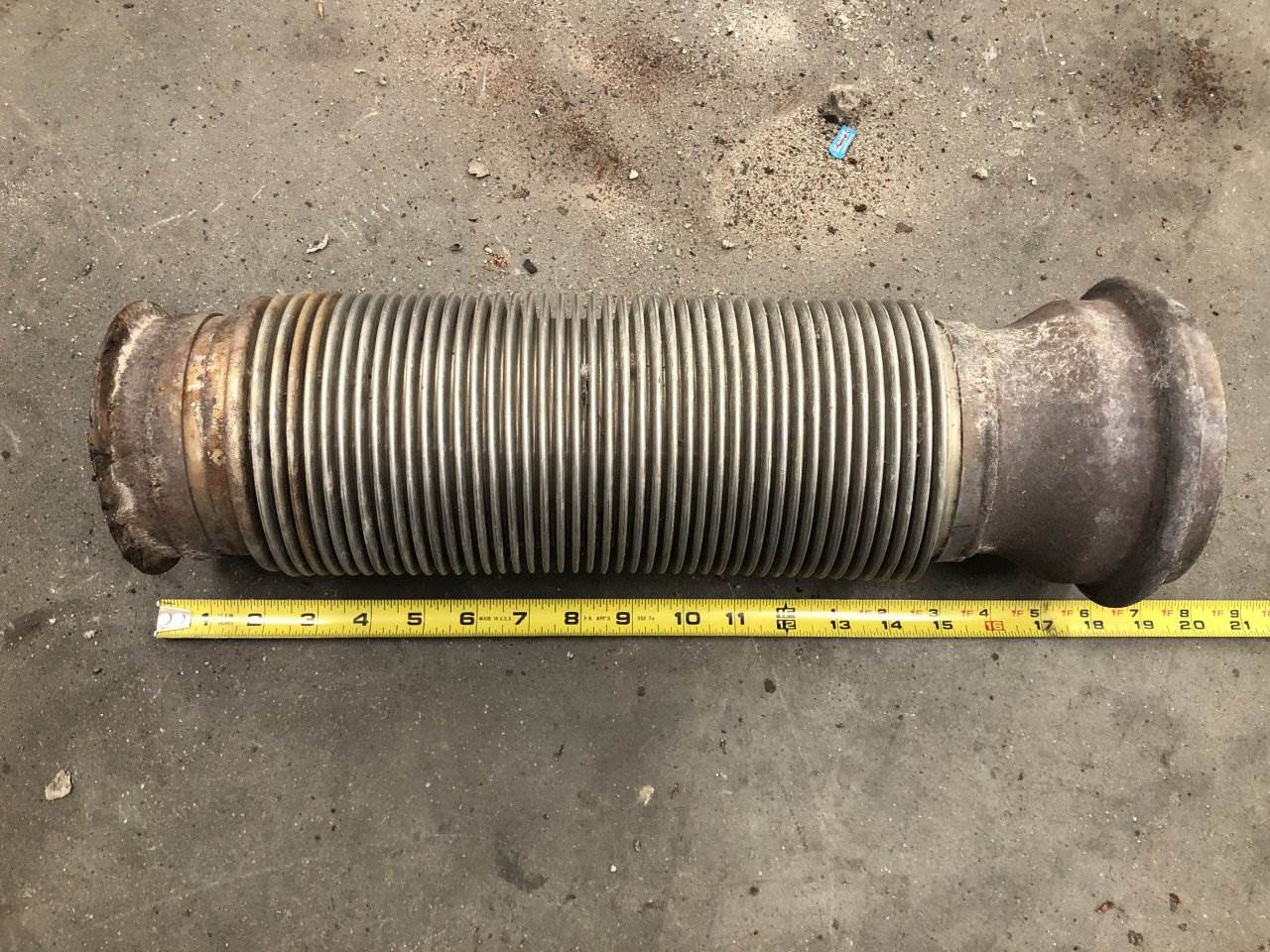 2015 Cummins ISX15 Exhaust Bellow for a Peterbilt 579 For Sale Des