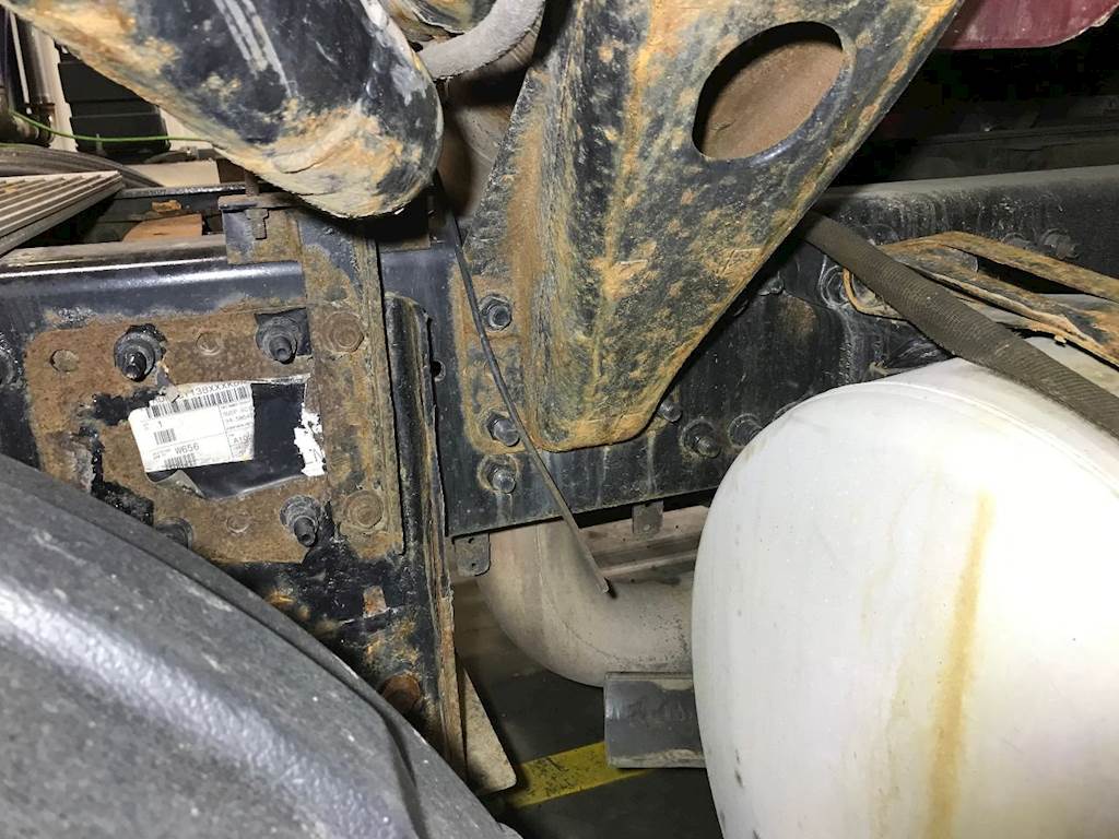 2015 Freightliner Cascadia Exhaust Bracket For Sale | Sioux Falls, SD