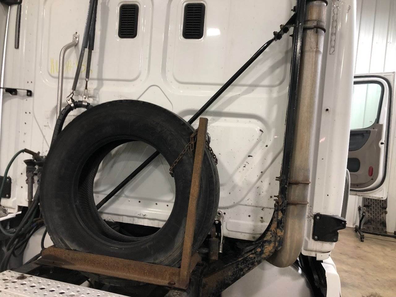 2011 Freightliner Cascadia Exhaust Bracket For Sale Winimac, IN