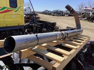 Freightliner Century Class 120 Exhaust Bracket for a Freightliner C120 Century