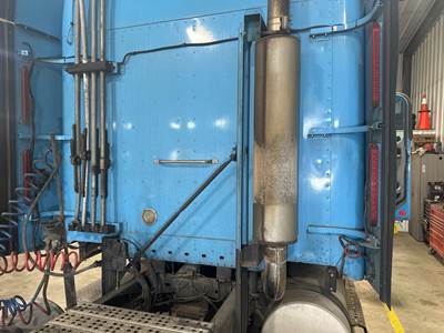 Freightliner Century Class 120 Exhaust Bracket for a Freightliner C120 Century