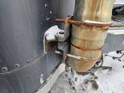 Freightliner Classic XL Exhaust Bracket