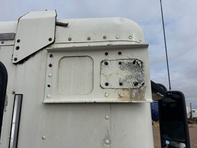 Freightliner Columbia 120 Exhaust Bracket