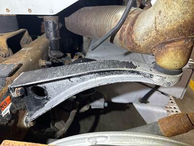 Freightliner Columbia 120 Exhaust Bracket