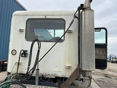 Freightliner FLD112 Exhaust Bracket