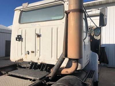 International 8200 Exhaust Bracket