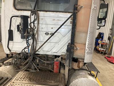 International 8600 Exhaust Bracket