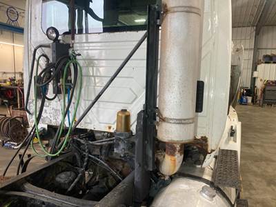 International 8600 Exhaust Bracket