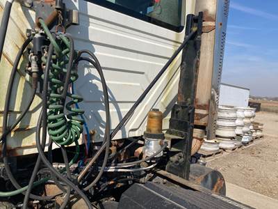 International 8600 Exhaust Bracket