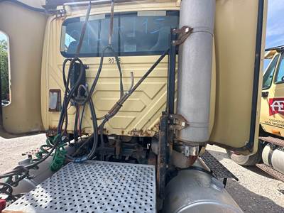 International 8600 Exhaust Bracket