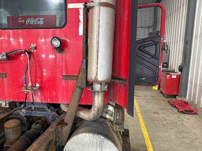 International 9100 Exhaust Bracket