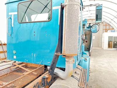 International 9100 Exhaust Bracket