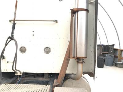 International 9200 Exhaust Bracket