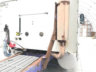 International 9200 Exhaust Bracket