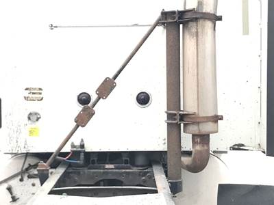 International 9200 Exhaust Bracket
