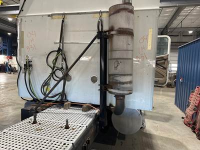 International 9200 Exhaust Bracket